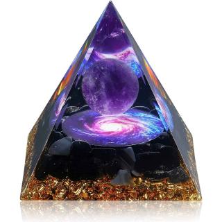 Piramida Orgonica cu cristale vindecatoare de Ametist, Obsidian, foita aurie, rasina naturala si sfera din cristal ametist 8 cm ,   pentru energie pozitiva si reducerea stresulu.
