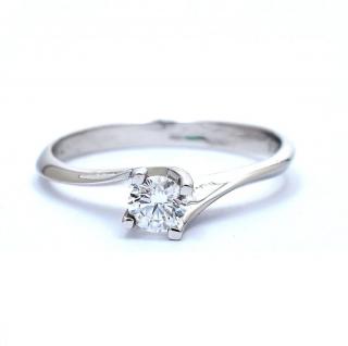 Inel de logodna din aur alb de 18K cu diamant creat in laborator de 0.27 ct