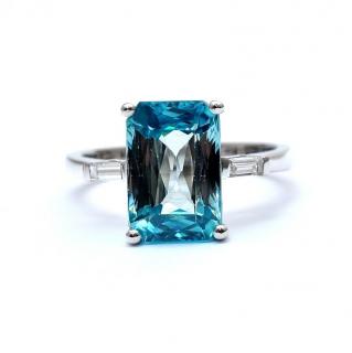 Inel din aur alb cu diamante 0.13 ct si topaz albastru 5.04 ct