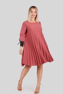 Rochie plisata roz somon cu insertie de dantela