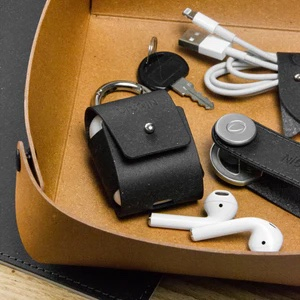 Husa AirPods 1 si 2 din piele naturala reciclata, negru