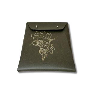 Husa plic iPad 9  -10   din piele naturala reciclata, negru, unicat, pictata manual