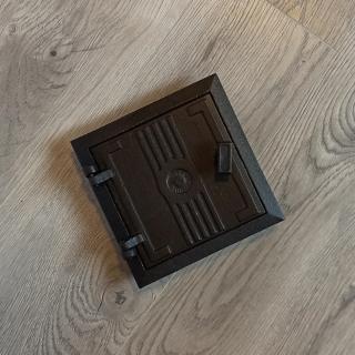 Usa vizitare NERO din fonta pentru sobe zidarie - 17 x 17 cm