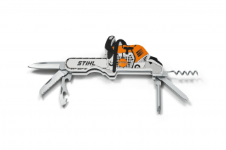 Multiunealta STIHL in forma de motofierastrau cu 6 capete in forma de cutit tirbuson surubelnita