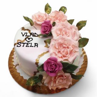 Tort cu trandafiri si accente aurii 1