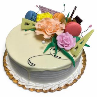 Tort in ciocolata alba si flori 6