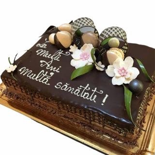 Tort in ciocolata neagra cu flori model 2