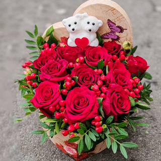 Aranjament Romantic cu Trandafiri si Ursuleti