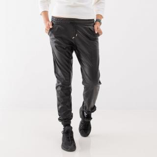 Pantaloni Negri Jogger Cu Efect De Piele