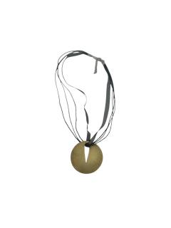 Pandantiv Rotund din Alama cu Decupaj- Eleganta Handmade cu Accente Minimaliste