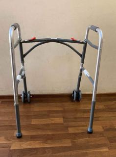 PRODUS RESIGILAT - Cadru de mers XXL, pliabil, cu roti, ultra rezistent, ultra usor, ajustabil, din aluminiu