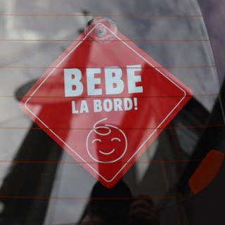 Semn bebe la bord, sticker cu ventuza, atentionare baby on board, siguranta auto, Empria, Rosu