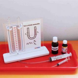 Tub ,  U,   cu lichide nemiscibile