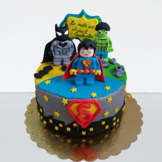 Tort cu 3 super eroi