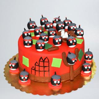 Tort cu Angry birds pe rosu