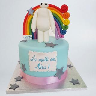 Tort cu Baymax si curcubeu