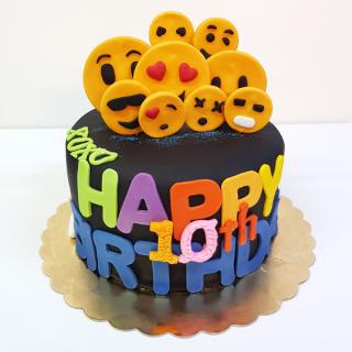 Tort cu emoticoane pe negru
