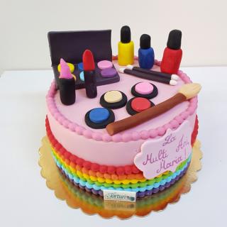 Tort cu farduri si curcubeu