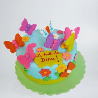 Tort cu fluturi multicolori