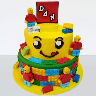Tort cu Lego si multe piese