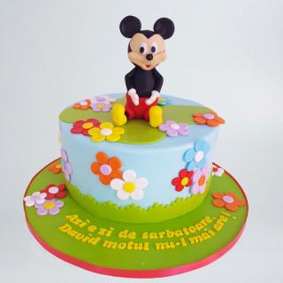 Tort cu Mickey Mouse pe tort