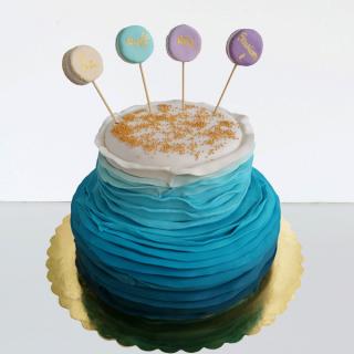 Tort cu valuri si macarons