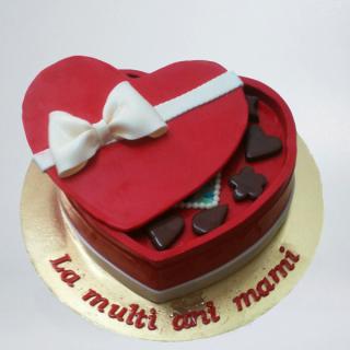 Tort cutie de bomboane inimioara