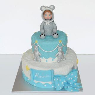 Tort de botez cu baietel ursulet