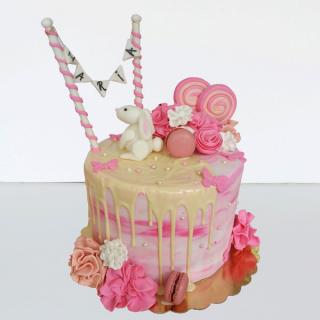 Tort Drip Cake roz cu iepuras