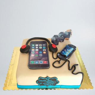 Tort fashion cu telefon si ceasuri