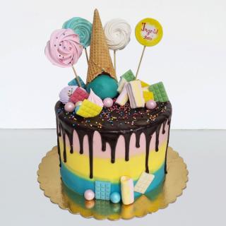 Tort frosting si cornet inghetata