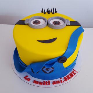 Tort Minion cu nasture desfacut