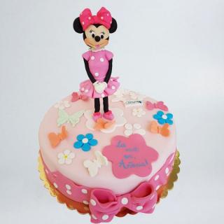 Tort Minnie Mouse in picioare si fundita mare