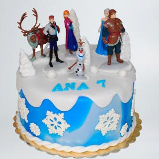 Tort personaje Frozen cu fulgi zapada