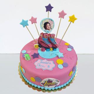 Tort Soy Luna cu role pe roz