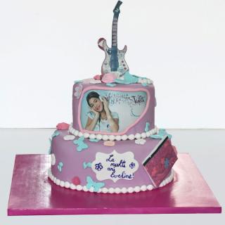 Tort Violetta cu chitara deasupra