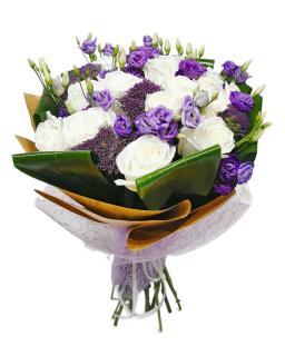 Buchet cu trandafiri, lisianthus si trachelium