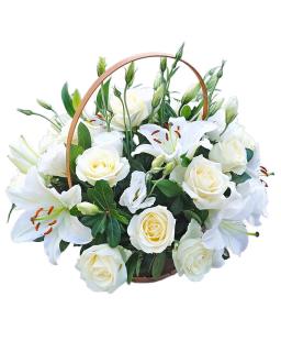 Cos cu trandafiri, crini si lisianthus